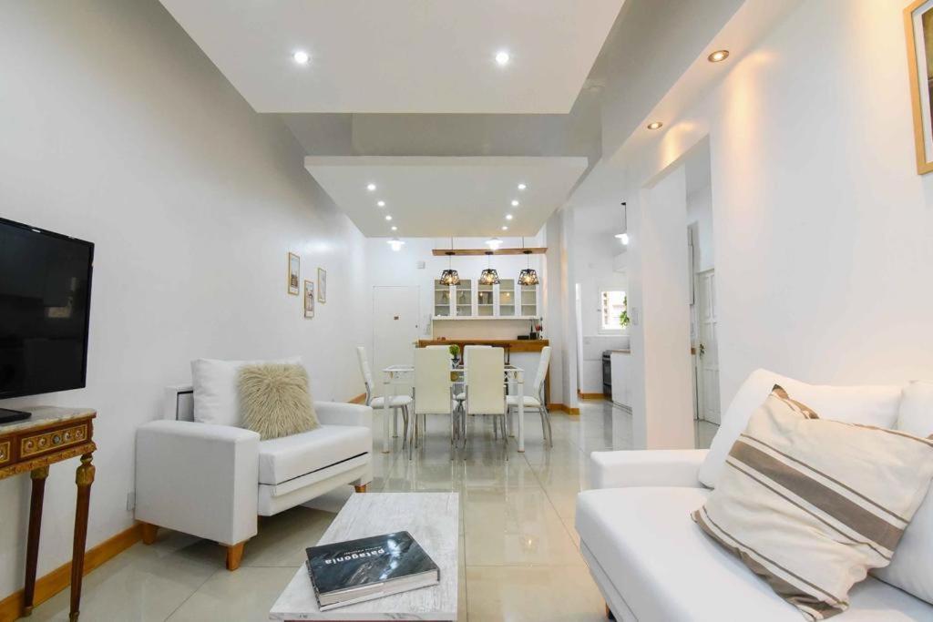 Dpto. En Recoleta: Calido, Proximo Y Confortable Buenos Aires Bagian luar foto